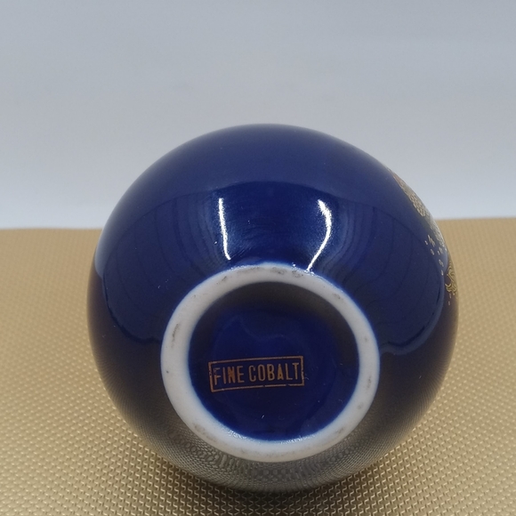 Small Japanese Style Vase, Cobalt Blue, Gold Rim with Peacock Design - Picture 4 of 11